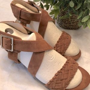 NWOT Tobacco brown suede sandals